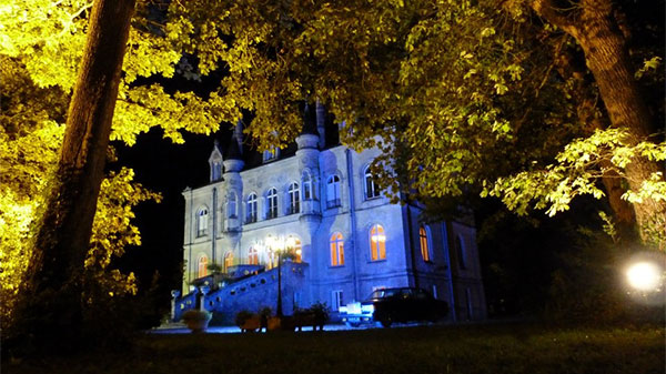 Domaine de la Fougeraie Castle by night